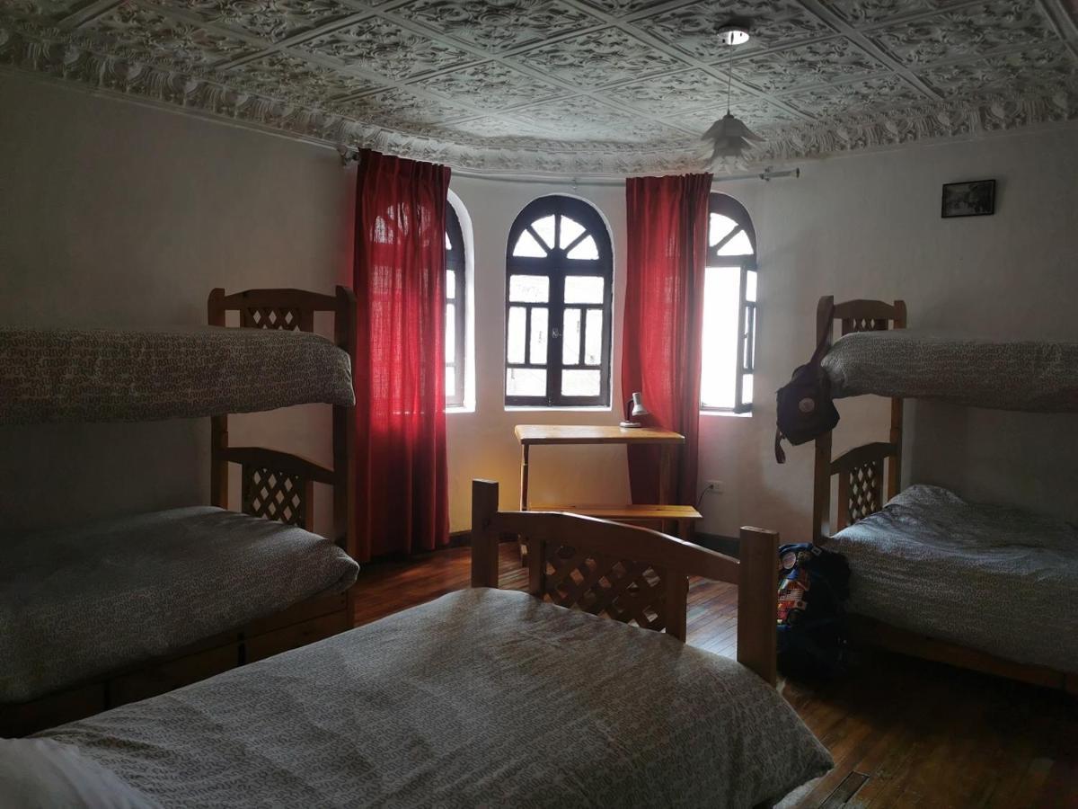 Hostel Revolution Кито Екстериор снимка