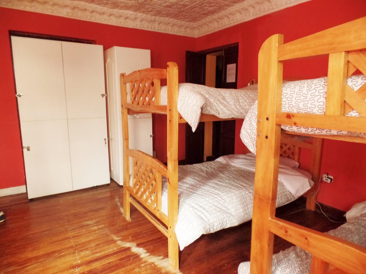 Hostel Revolution Кито Екстериор снимка