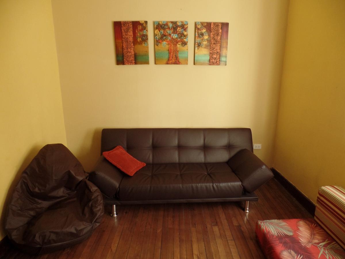 Hostel Revolution Кито Екстериор снимка