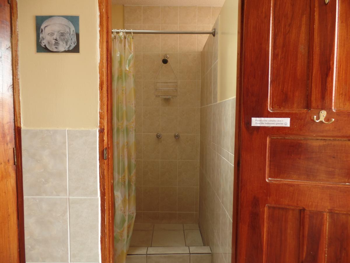 Hostel Revolution Кито Екстериор снимка
